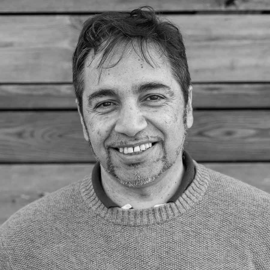 Black and white photo of Ricardo Mariano, Architect with Kent Structures.